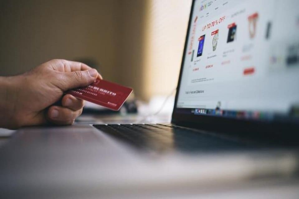 Sosyal medya kanalıyla online alışverişi tercih edenlerin sayısı her ge&ccedil;en