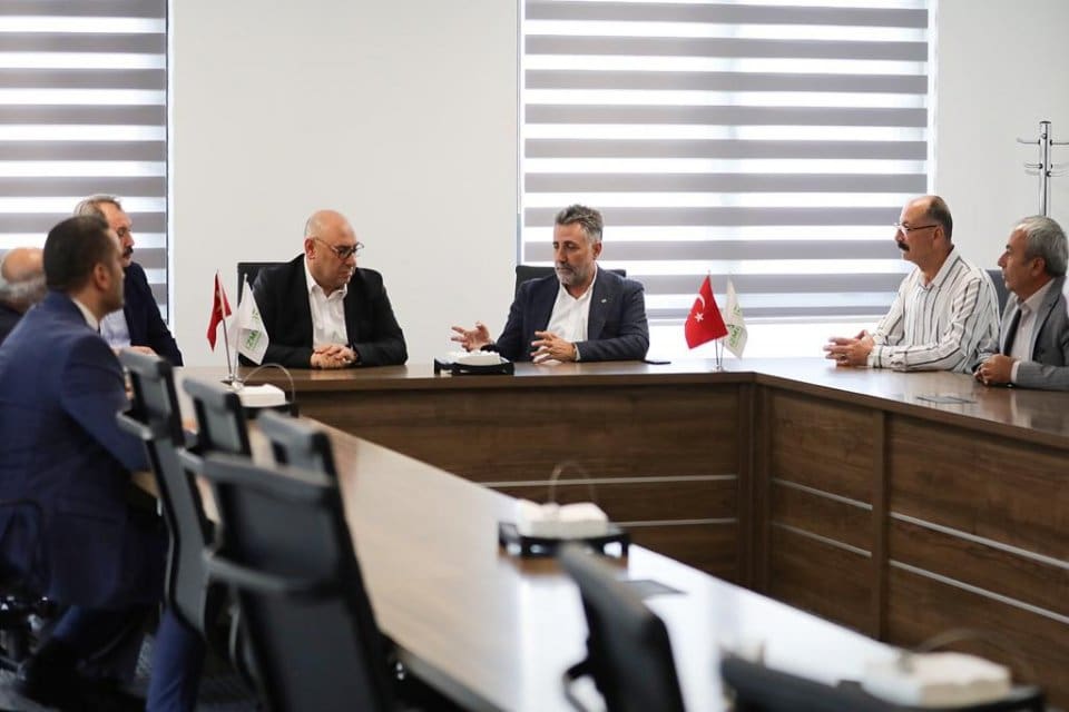 Bayraklı Belediye Başkanı Serdar Sandal, Onur Mahallesi&rsquo;ndeki doğalgaz sorunu hakkında