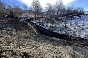 Ordu'da eriyen kar suları heyelana yol a&ccedil;tı. 3 ev ağır
