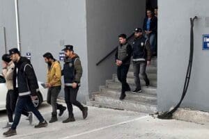 Muğla ve Aydın'da, g&ouml;&ccedil;men ka&ccedil;ak&ccedil;ılığı ile ilgili y&uuml;rd&uuml;t&uuml;len soruşturmada organizat&ouml;r