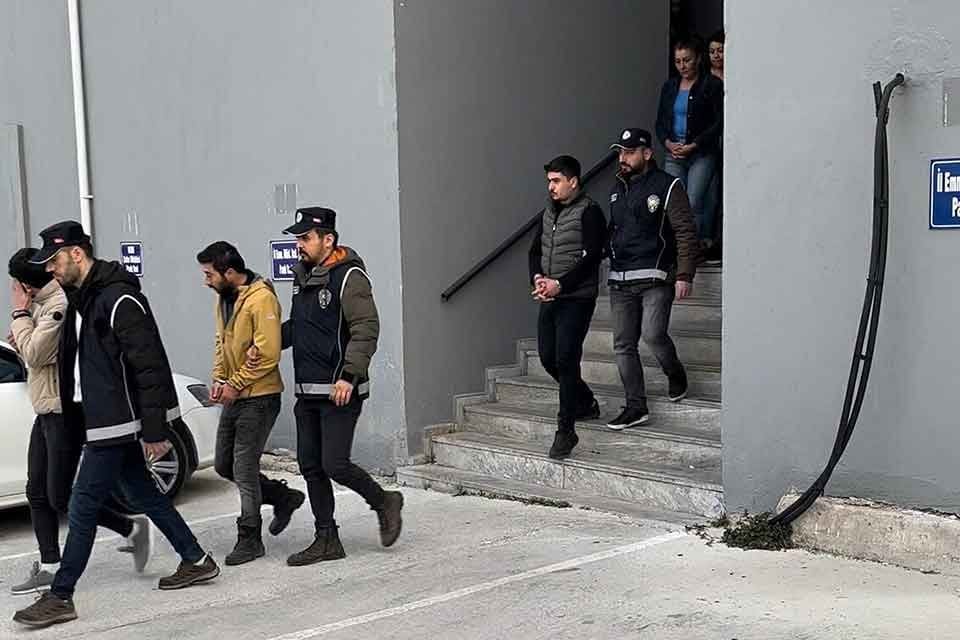 Muğla ve Aydın'da, g&ouml;&ccedil;men ka&ccedil;ak&ccedil;ılığı ile ilgili y&uuml;rd&uuml;t&uuml;len soruşturmada organizat&ouml;r
