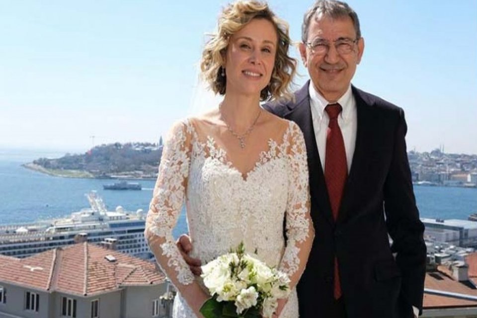 Nobel &ouml;d&uuml;ll&uuml; yazar Orhan Pamuk ile uzun yıllardır birlikte olduğu