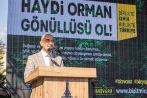 İzmir B&uuml;y&uuml;kşehir Belediye Başkanı Tun&ccedil; Soyer olası yangınlara g&uuml;&ccedil;l&uuml;, bilin&ccedil;li