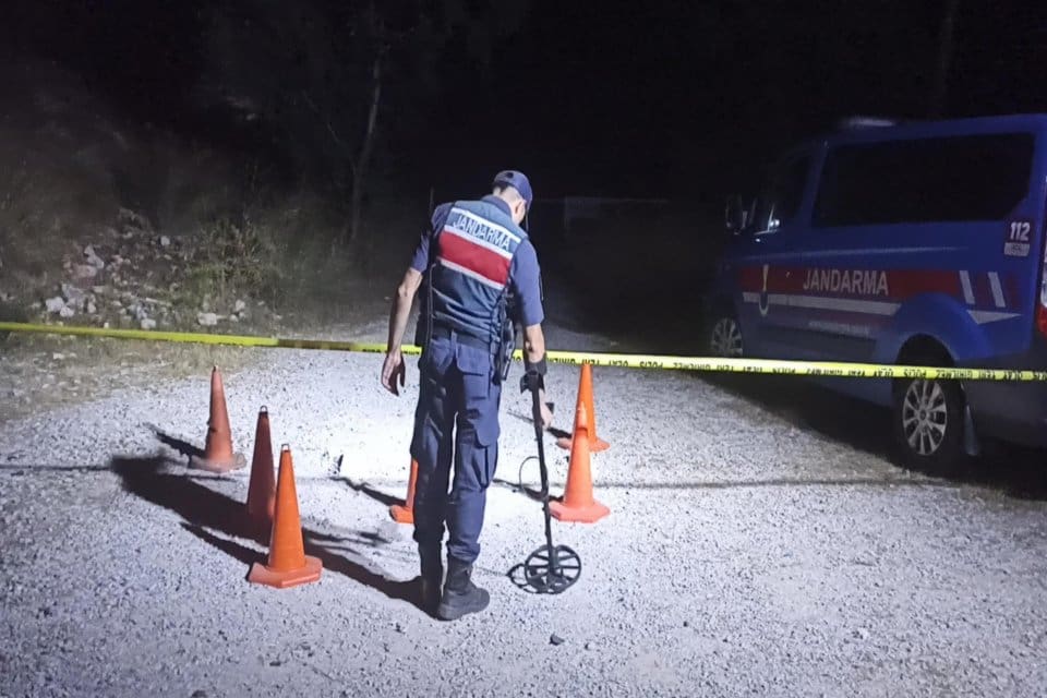 MUĞLA'nın Bodrum il&ccedil;esinde ormanda başından tabancayla vurulmuş cesedi bulunan kişinin