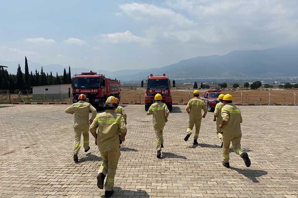 İzmir Orman Bölge Müdürlüğü ekipleri, hava sıcaklıklarının artmasıyla birlikte olası orman