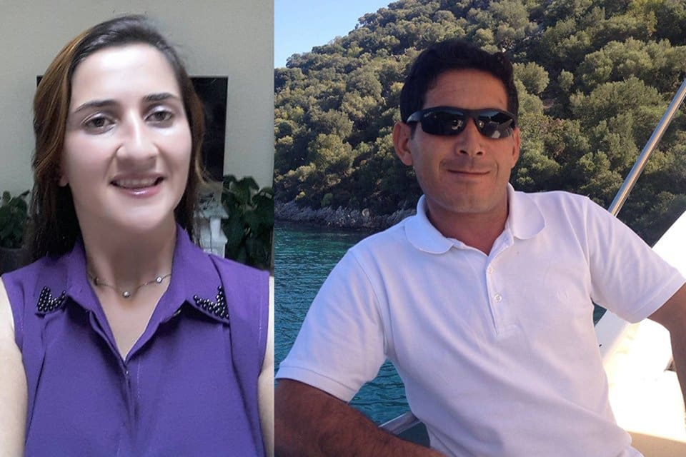 Muğla'nın Fethiye il&ccedil;esinde, ormanlık alanda ağaca yan yana asılı vaziyette