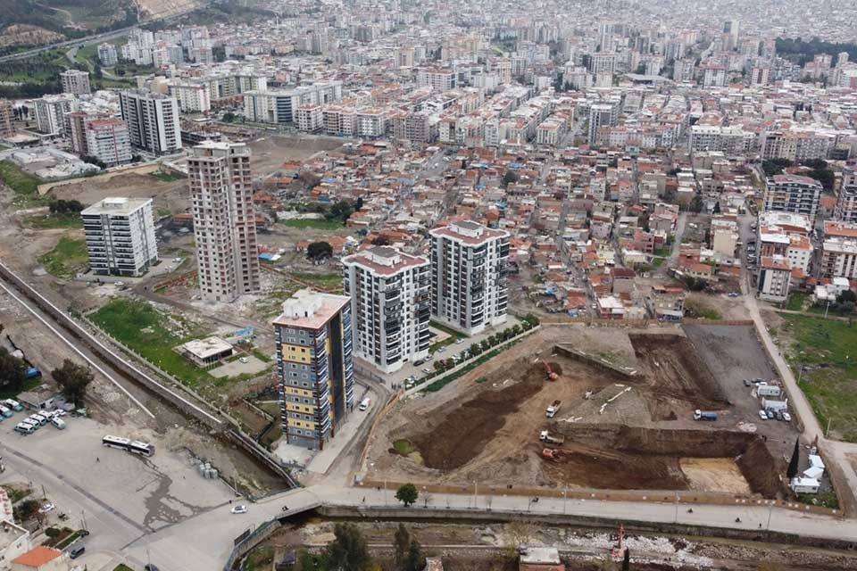 İzmir B&uuml;y&uuml;kşehir Belediye Başkanı Tun&ccedil; Soyer, &Ouml;rnekk&ouml;y Kentsel D&ouml;n&uuml;ş&uuml;m Projesi&rsquo;nin