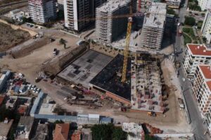 İzmir&rsquo;de kentsel d&ouml;n&uuml;ş&uuml;m y&uuml;zde y&uuml;z uzlaşı ve yerinde d&ouml;n&uuml;ş&uuml;m ilkeleriyle