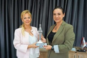 Efes Sel&ccedil;uk Belediye Başkanı Filiz Ceritoğlu Sengel, İzmir Gazeteciler Cemiyeti
