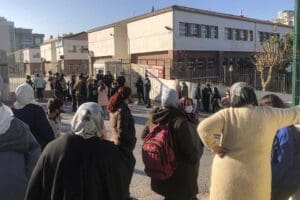 İZMİR'in Karabağlar il&ccedil;esindeki bir ortaokulda kantinci T.D., bazı &ccedil;ocukları taciz