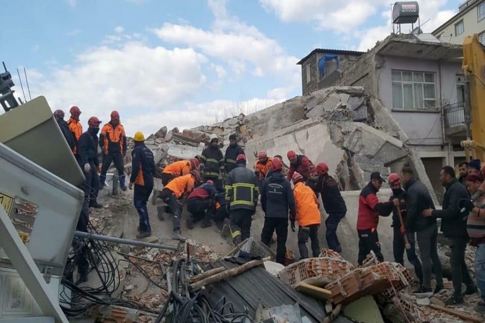 Kahramanmaraş merkezli 2 b&uuml;y&uuml;k depremin etkilediği&nbsp;Osmaniye'de bug&uuml;n meydana gelen&nbsp;art&ccedil;ı sarsıntıda,&nbsp;4