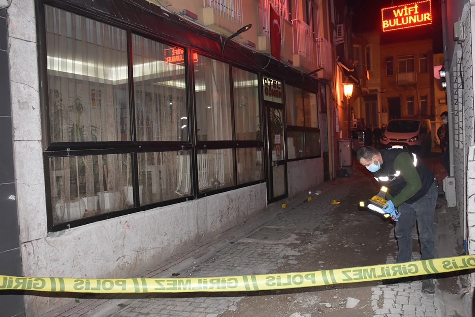 İzmir'in Konak ilçesinde, bir otelde çıkan sözlü tartışma kısa sürede