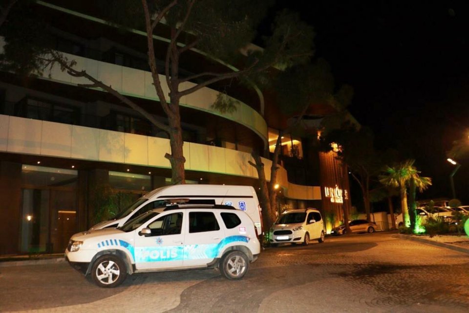 Kuşadası'nda il&ccedil;esine, bir s&uuml;re &ouml;nce turist olarak gelen Alman Fombank