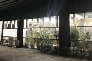 Aydın'ın Kuşadası il&ccedil;esinde, bir otel restoranına pompalı t&uuml;fekle&nbsp;saldırı ger&ccedil;ekleştirildi. Ge&ccedil;