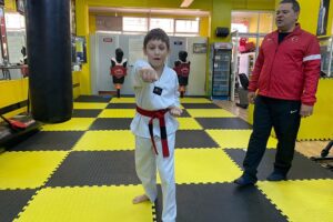 İzmir'deki bir spor kulübünde verilen tekvando eğitimiyle otizmli çocukların motor