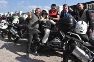 İZMİR'de, otizmli 8 yaşındaki R&uuml;zgar Yurdakul, s&uuml;nnet d&uuml;ğ&uuml;n&uuml;nde en b&uuml;y&uuml;k