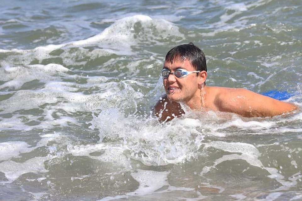 &Ccedil;anakkale ve İstanbul Boğazları&rsquo;nı iki defa y&uuml;zerek ge&ccedil;en otizmli sporcu
