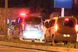 Sarıyer'de oto galeride bir araya gelen 3 kişi arasında hen&uuml;z