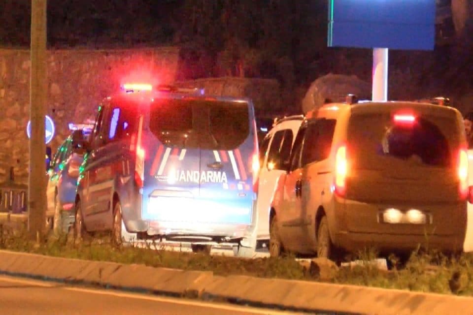 Sarıyer'de oto galeride bir araya gelen 3 kişi arasında hen&uuml;z