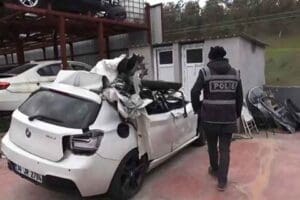 İZMİR'de, şasi numaralarını değiştirdikleri ara&ccedil;ları satıp, haksız kazan&ccedil; elde ettikleri