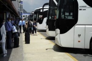 Otob&uuml;s bileti tutarları vatandaşın ulaşamayacağı seviyelere &ccedil;ıktı. Firmalar bilet satamamaktan,