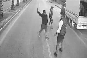 Antalya'da şehir i&ccedil;i otob&uuml;s şof&ouml;r&uuml; Barış Aytar (30), Yeşildere Mahallesi'nde