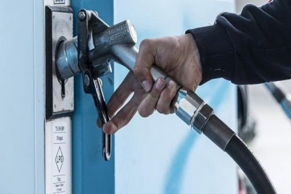 Dolar kurunun T&uuml;rk lirası karşısındaki &ouml;nlenemeyen y&uuml;kselişi, yurttaşlara zam olarak