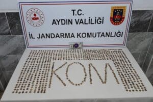Aydın'ın Efeler il&ccedil;esinde durdurulan otomobilde, Orta &Ccedil;ağ d&ouml;nemine ait olduğu