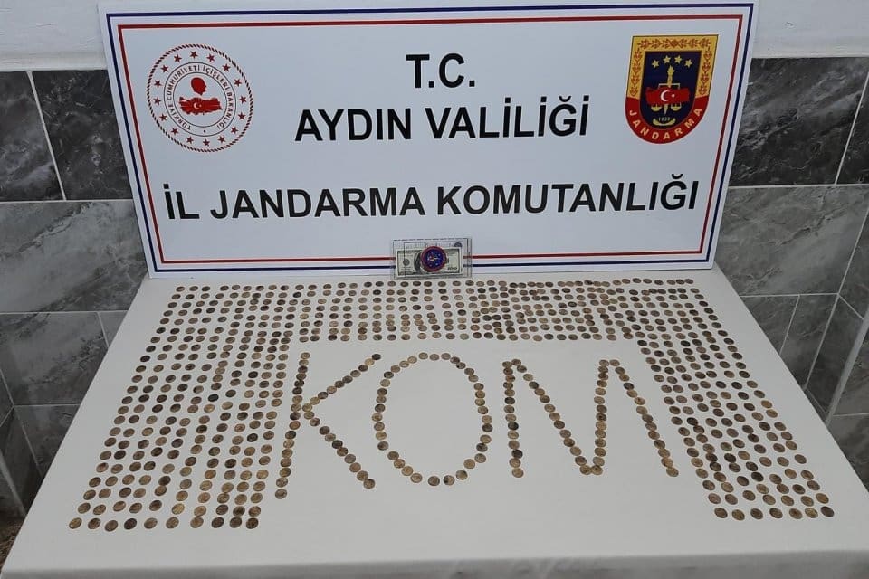 Aydın'ın Efeler il&ccedil;esinde durdurulan otomobilde, Orta &Ccedil;ağ d&ouml;nemine ait olduğu