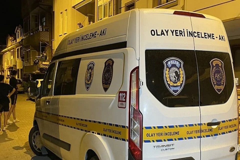 Samsun'da bir kişinin, husumetlisinin sanarak ateş a&ccedil;tığı otomobilde bulunan 9