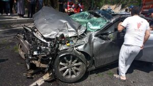 Kaza, saat 11.00 sıralarında Sakar Geçidi’nde meydana geldi. Muğla’dan Antalya