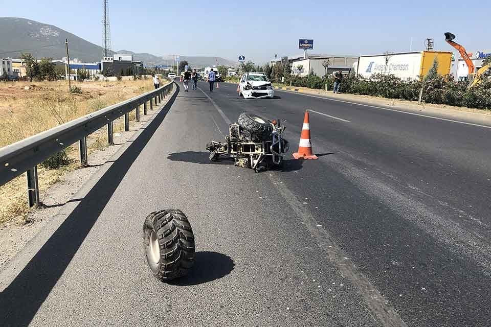 İZMİR'in Kemalpaşa il&ccedil;esinde, otomobilin kavşakta arkadan &ccedil;arptığı ATV motorunu kullanan
