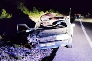 DENİZLİ'nin &Ccedil;ameli il&ccedil;esinde, aniden yola &ccedil;ıkan eşeğe &ccedil;arpan otomobilin s&uuml;r&uuml;c&uuml;s&uuml;