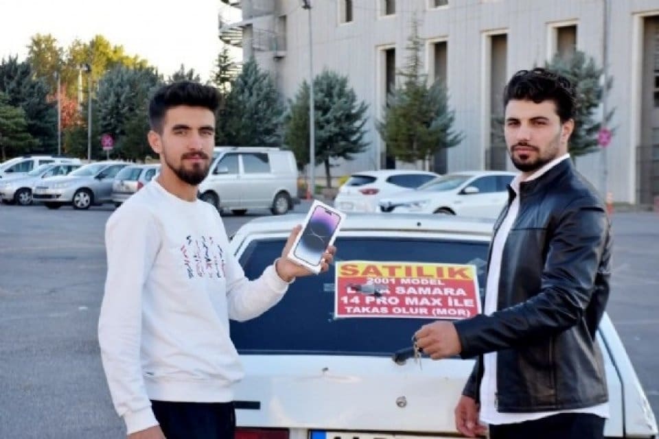 Malatya'da yaşayan Yasir Aksa&ccedil;, istediği cep telefonu almak i&ccedil;in takas