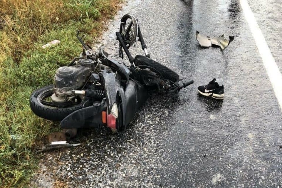 AYDIN'ın Bozdoğan il&ccedil;esinde otomobil ile kafa kafaya &ccedil;arpışan motosikletin s&uuml;r&uuml;c&uuml;s&uuml;