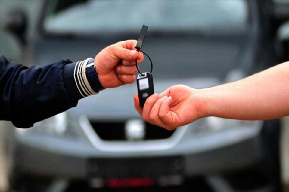 D&ouml;viz kurlarında yaşanan y&uuml;kseliş nedeniyle gelen zammın ardından, sıfır otomobillerde