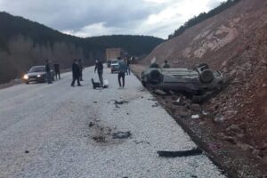 KÜTAHYA'nın Emet ilçesinde, kontrolden çıkan otomobilin takla atarak ters dönmesi