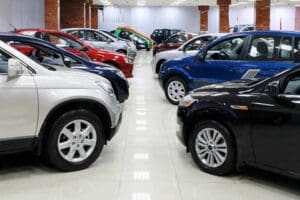 Ticaret Bakanlığı, Haksız Fiyat Değerlendirme Kurulu'nun İzmir'de bir otomotiv bayisine