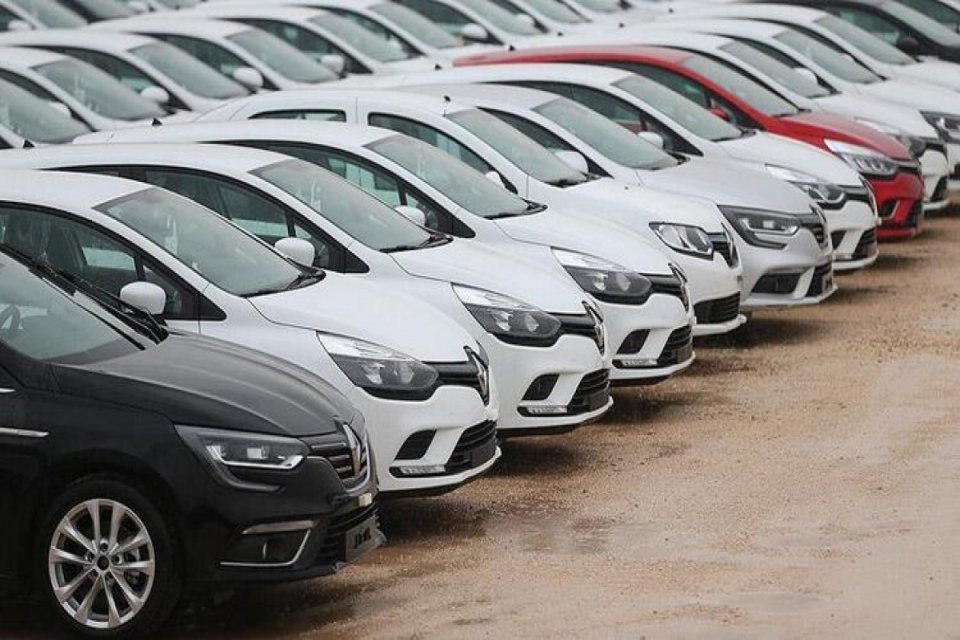 Yükselen döviz kuruyla birlikte otomotiv firmaları kur farkını fiyatlara yansıttı.