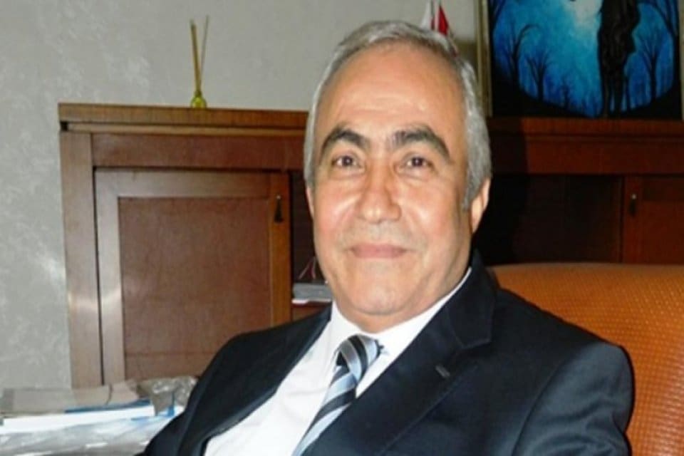Fen Bilimleri Eğitim Kurumları Kurucusu Nazmi Arıkan ve şof&ouml;r&uuml; Şerif