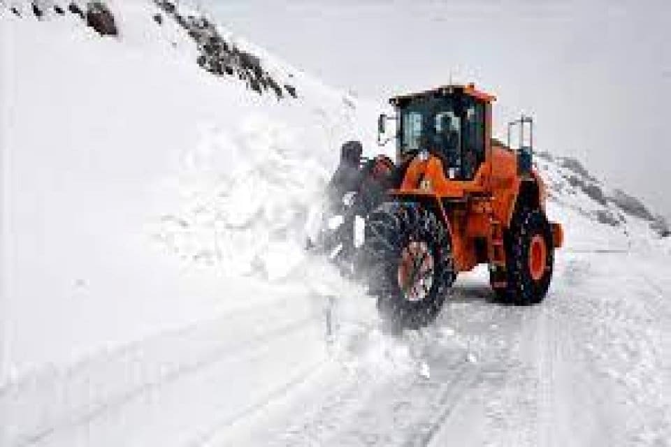 Yoğun kar yağışı T&uuml;rkiye'yi terk etmiyor… Meteoroloji'nin son hava durumu