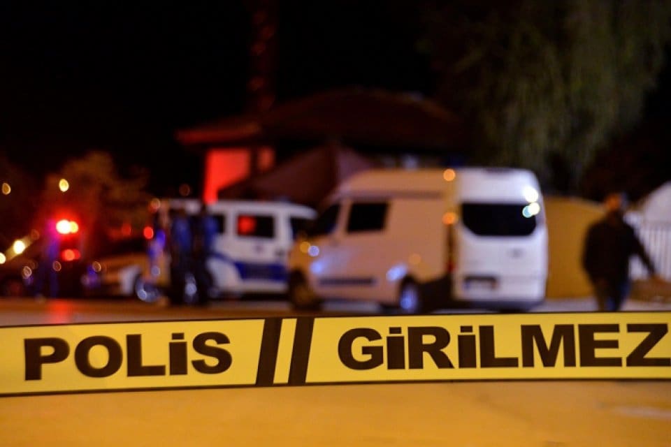 İZMİR&rsquo;in Bal&ccedil;ova il&ccedil;esinde, otoyoldan yolun karşısına ge&ccedil;mek isteyen Fırat Albayrak,