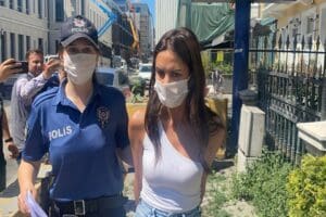 Beyoğlu'nda bir otelin restoranında &ccedil;ıkan kavganın ardından sevgilisiyle birlikte g&ouml;zaltına