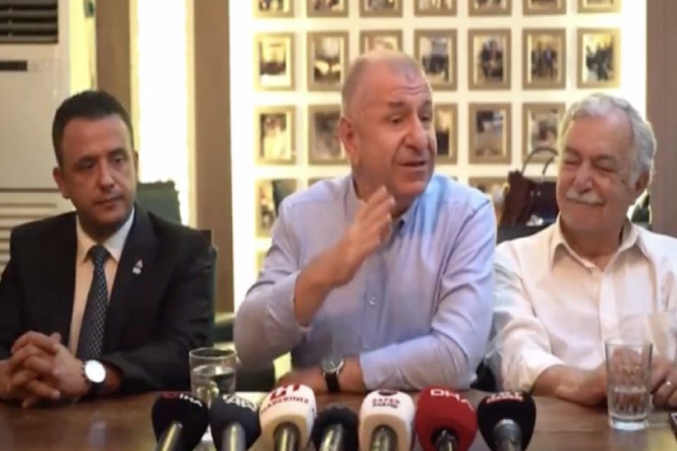 Zafer Partisi Genel Başkanı &Uuml;mit &Ouml;zdağ, 2023 se&ccedil;imlerini işaret ederek