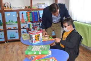 İZMİR'in Buca ilçesindeki Mimar Kemalettin İlkokulu'nda otizmli çocukların bulunduğu Otistik