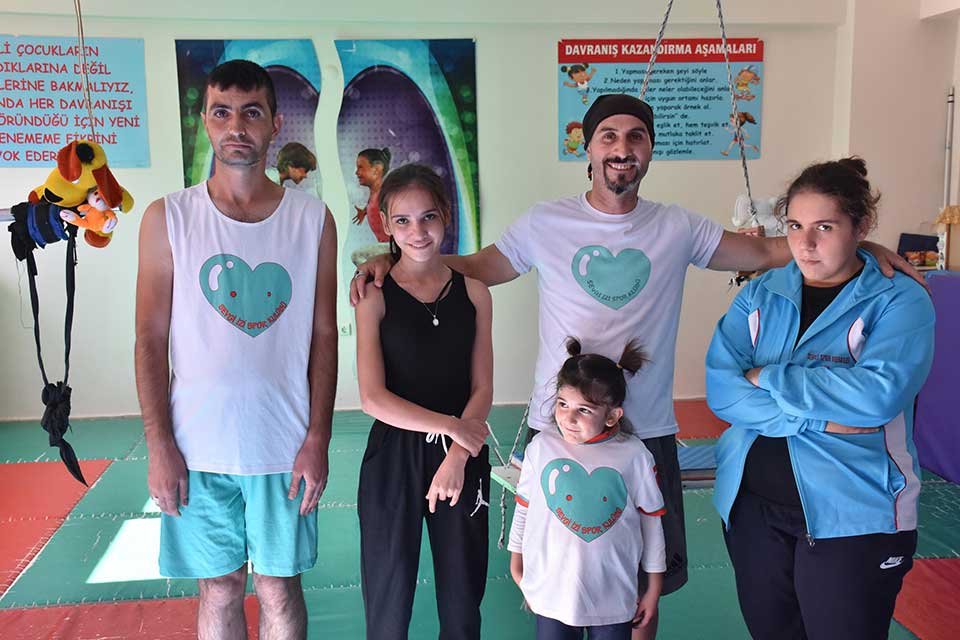 İzmir&rsquo;de beden eğitmeni Murat Ayg&uuml;n (46), yıllar &ouml;nce otizmliler merkezinde