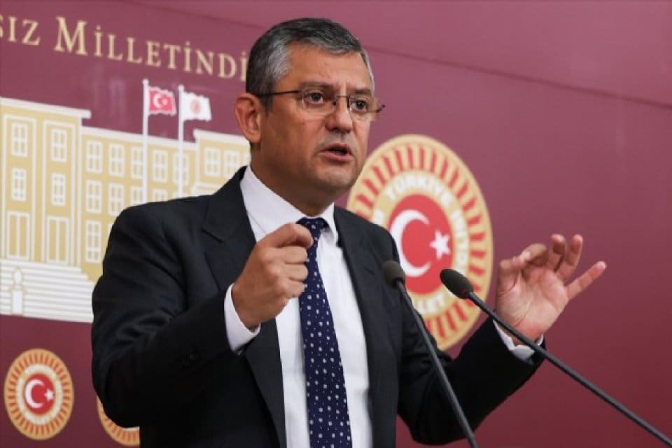 CHP Grup Başkanvekili &Ouml;zg&uuml;r &Ouml;zel, İzmir B&uuml;y&uuml;kşehir Belediye Başkanı Tun&ccedil;