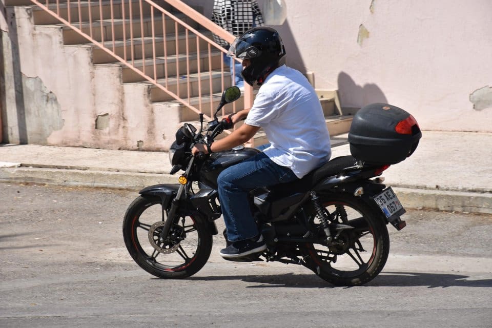Karabağlar'da&nbsp;&nbsp;yaşayan motosiklet tutkunu, otizmli Kutluhan Bozbay (18), kendisine 'okuyamazsın, yapamazsın'