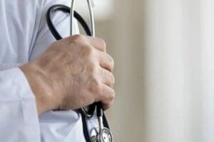 Silivri'de &ouml;zel hastanede &ccedil;ıkan tartışmada g&ouml;revli doktoru darbettiği iddia edilen