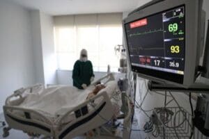 &Ouml;zel hastanelerin Covid-19 hastalarını y&uuml;ksek tedavi &uuml;cretleriyle kabul ettiği iddiası